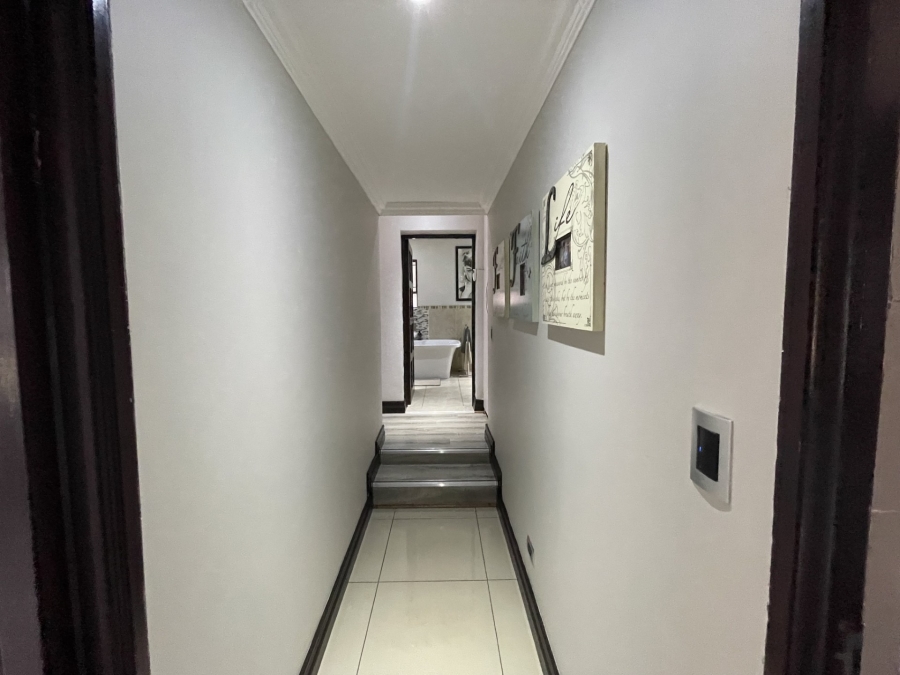 4 Bedroom Property for Sale in Heuwelsig Free State